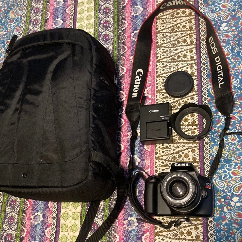 Canon Rebel T3 w/ Bag Bundle AS IS